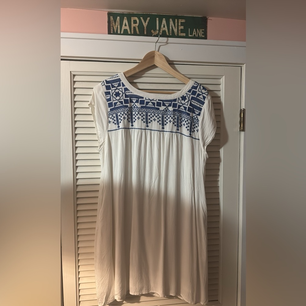 Women's White and Blue Embroidered Top